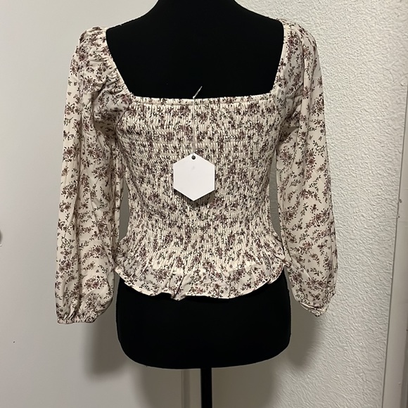 Measurements base on a size small blouse pit to pit 12, shoulder to shoulder 15 - Picture 2 of 2